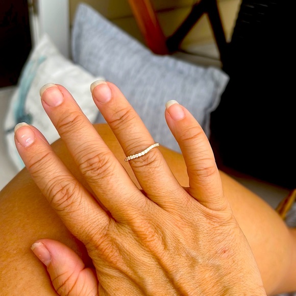 14 karat yellow gold/.34 cttw diamond chevron band size 6 - Picture 1 of 5